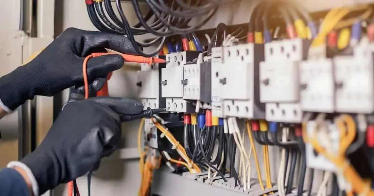 Guía Completa sobre Instalaciones Eléctricas para Proyectos Industriales y Comerciales 3 blog cover iebsa 3